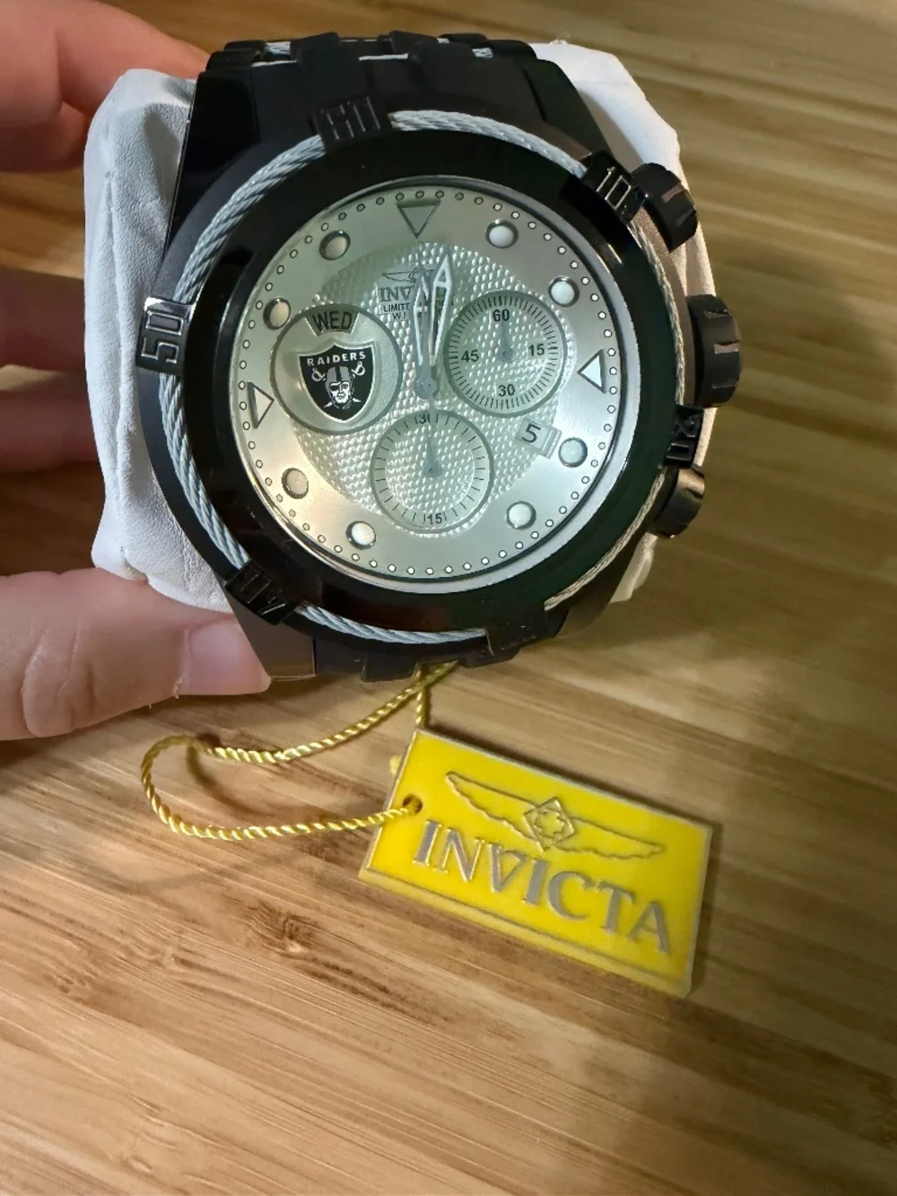 Invicta brand color